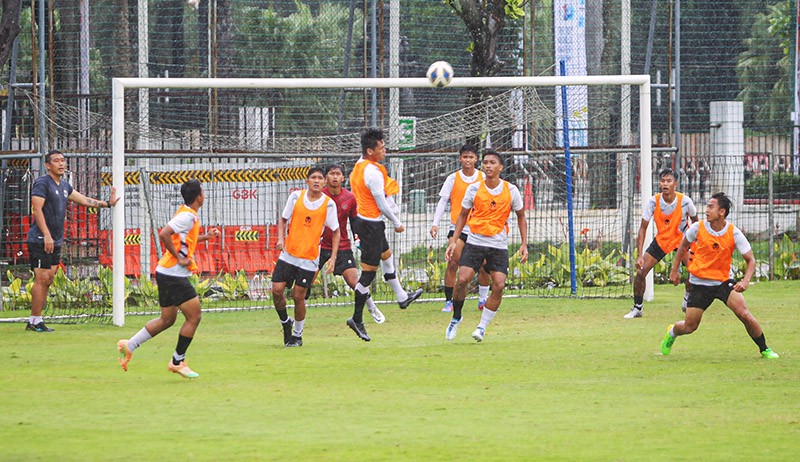Melihat Semangat Timnas Indonesia U-20 Latihan di Bawah Guyuran Hujan Deras - Bagian 4