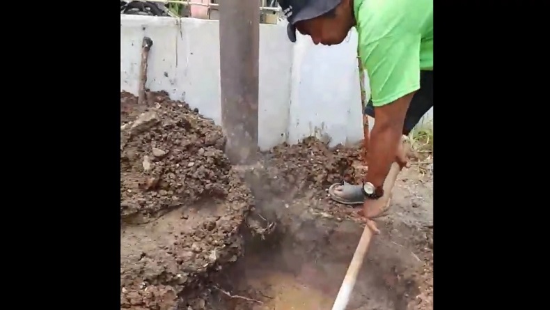 Subang Geger, Asap dan Mata Air Panas Muncul di Halaman Rumah Warga Ciasem