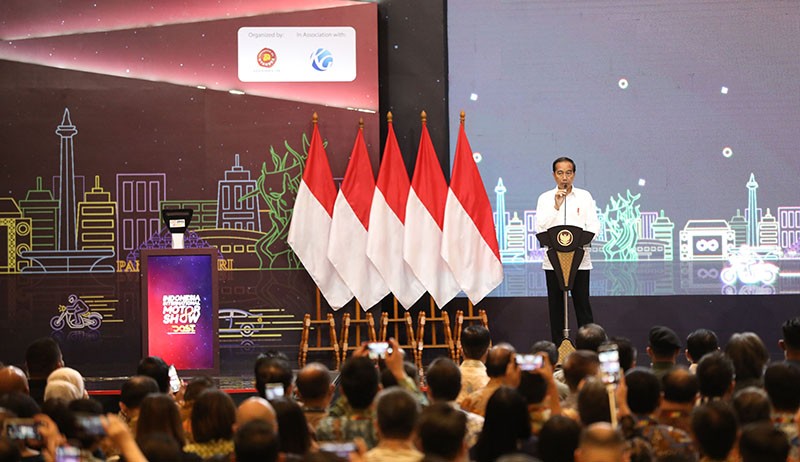 Momen Presiden Jokowi Duduk di Ruang Kemudi Mobil Listrik Esemka Bima EV - Bagian 4