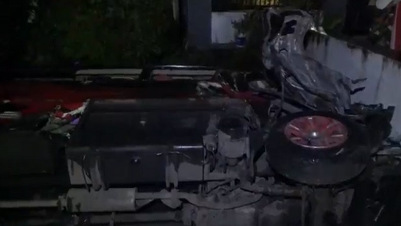 Kecelakaan di Ponorogo, Mobil Rombongan Wisatawan Terjun ke Sungai, 25 Orang sempat Terjebak