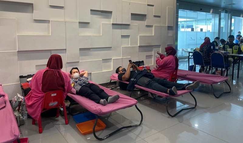 Peduli Kesehatan Kerja di Bulan K3, Angkasa Pura I Gelar Donor Darah