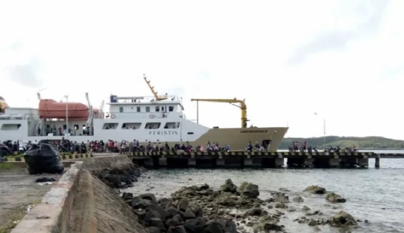 KM Sabuk Nusantara 80 Tak Layani Penumpang Gegara Angin Kencang-Gelombang Tinggi di Natuna