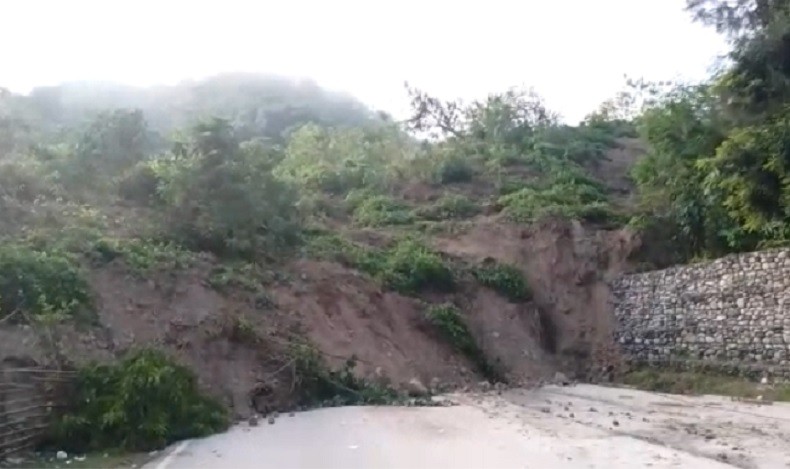 Tanah Longsor di Takari Kupang, Arus Transportasi di Pulau Timor Lumpuh Total