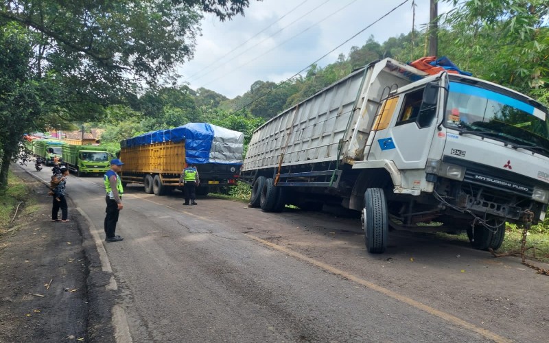 Terus Berulang, Jalinteng Muara Enin - OKU Macet Total Imbas Truk Batu Bara Mogok