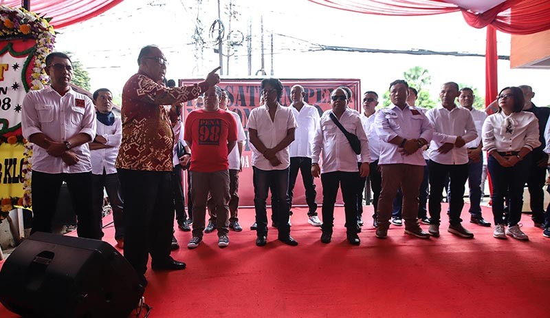 Ribuan Karangan Bunga Hiasi Ibu Kota saat Peresmian Graha PENA 98 - Bagian 3