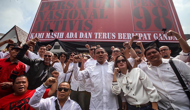 Ribuan Karangan Bunga Hiasi Ibu Kota saat Peresmian Graha PENA 98 - Bagian 2