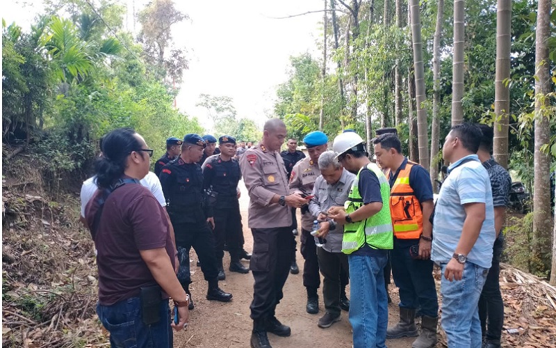 title Helikopter Kapolda Jambi Mendarat Darurat, Puluhan Personel Polres Merangin Berangkat ke TKP Helikopter Kapolda Jambi Mendarat Darurat, Puluhan Personel Polres Merangin Berangkat ke TKP