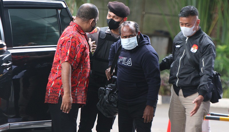 Foto Buronan Kasus Korupsi Ricky Ham Pagawak Dibawa ke KPK - Bagian 2