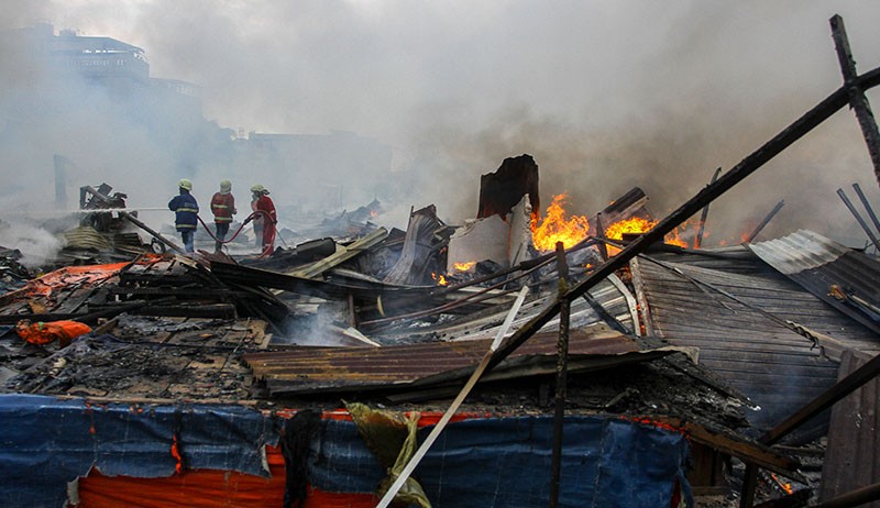 Pasar Cik Puan Pekanbaru Kebakaran Hanguskan 50 Kios Pedagang - Bagian 2