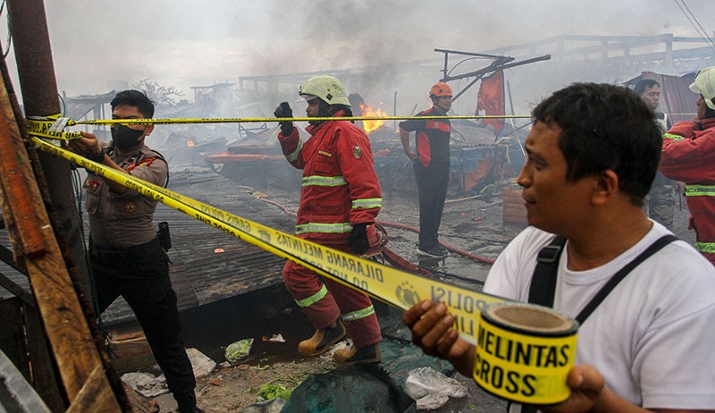 Pasar Cik Puan Pekanbaru Kebakaran Hanguskan 50 Kios Pedagang - Bagian 3