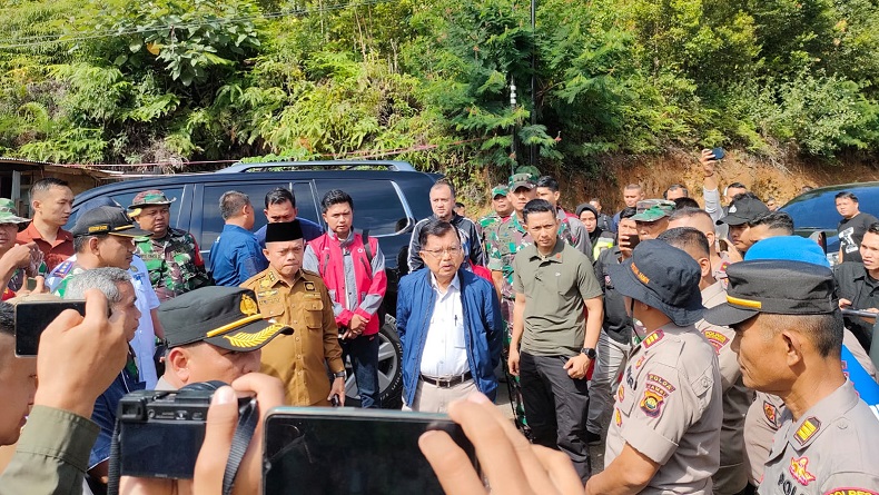 Jusuf Kalla Pantau Evakuasi Helikopter Kapolda Jambi di Kerinci