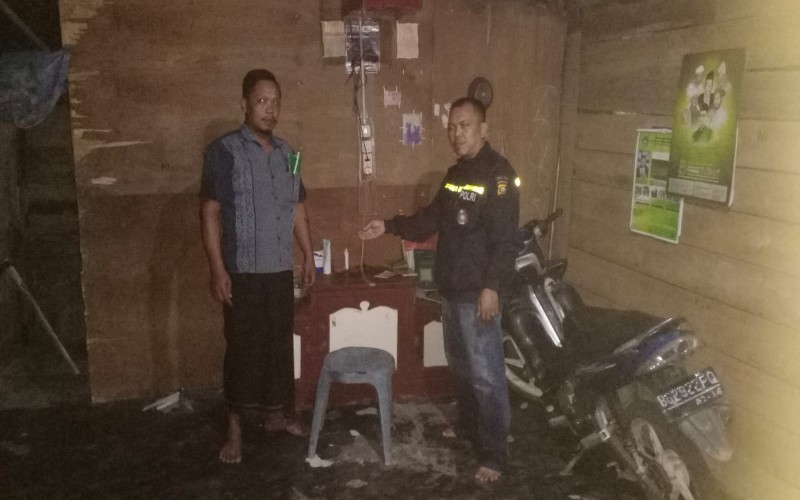 Main Handphone Sambil Dicas, Remaja Putri Tewas Disambar Petir 