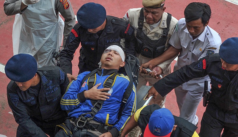 Foto-Foto Evakuasi Korban Kecelakaan Helikopter Rombongan Kapolda Jambi - Bagian 4