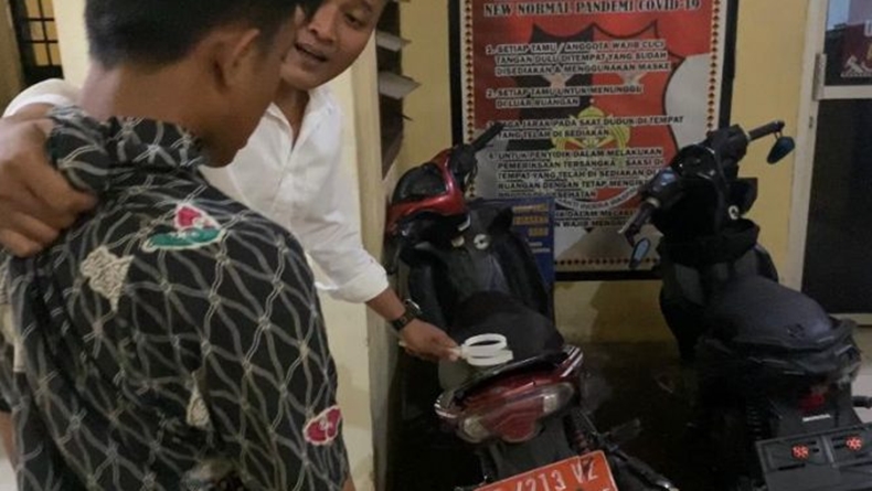 Pelajar Tanggamus Pakai Motor Pelat Merah untuk Curi Motor, Kehabisan Bensin lalu Ditangkap