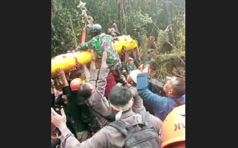 Momen Dramatis Evakuasi Kapolda Jambi, Diangkut Heli Super Puma TNI AU