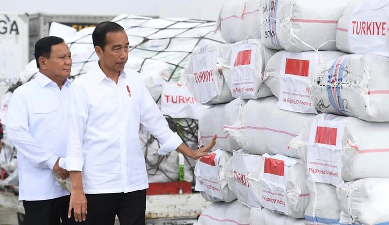 Presiden Jokowi Didampingi Prabowo Lepas Bantuan Kemanusiaan untuk Turki dan Suriah - Bagian 1