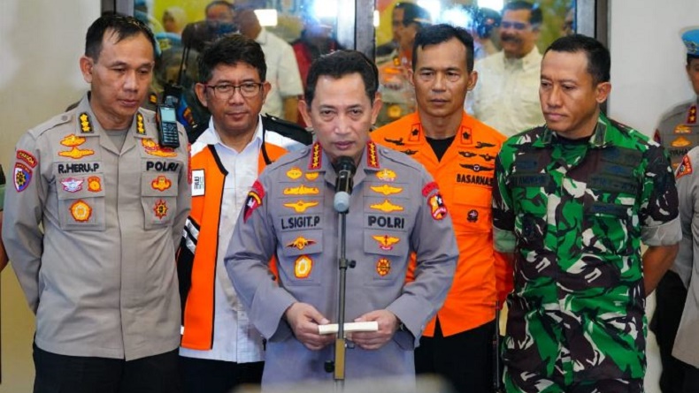 title Kapolri Apresiasi Tim Evakuasi Kapolda Jambi : Terima Kasih untuk Kerja Kerasnya Kapolri Apresiasi Tim Evakuasi Kapolda Jambi : Terima Kasih untuk Kerja Kerasnya