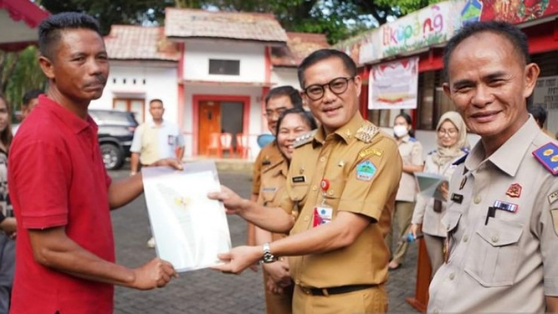 106 Sertifikat Tanah Diserahkan Bupati ke Warga Likupang Timur Minahasa Utara
