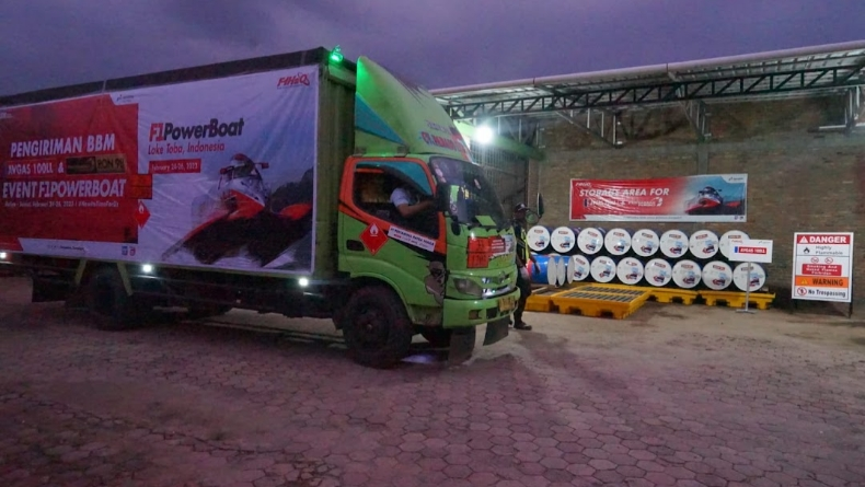 title Bahan Bakar Kapal Pembalap F1 Powerboat Danau Toba Tiba di Balige Bahan Bakar Kapal Pembalap F1 Powerboat Danau Toba Tiba di Balige