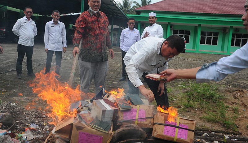Puluhan Ribu Buku Nikah Dimusnahkan - Bagian 2