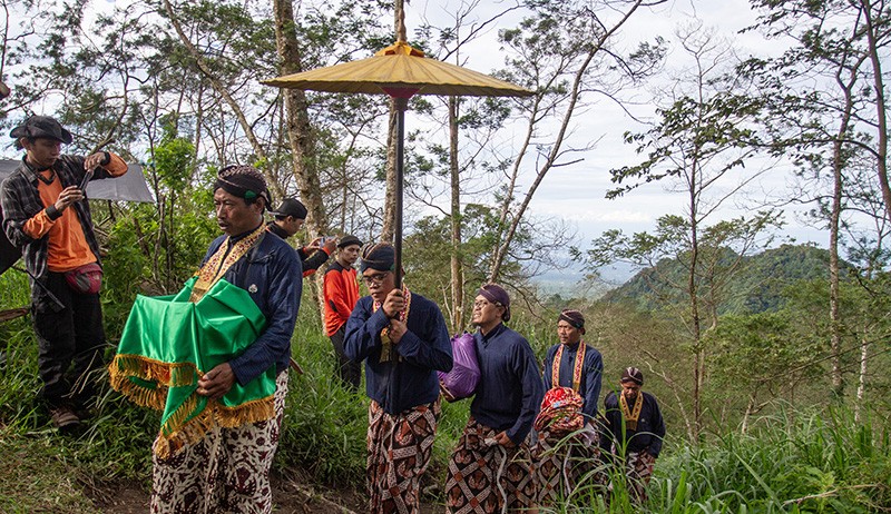 Upacara Labuhan Merapi Peringati Bertahtanya Sri Sultan Hamengku Buwono X - Bagian 2