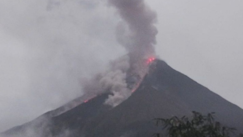 Aktivitas Guguran Lava Gunung Karangetang Masih Tinggi, 28 KK Bertahan Dipengungsian