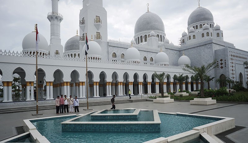 Mengunjungi Masjid Raya Sheikh Zayed yang Dibuka untuk Umum 28 Februari 2023 - Bagian 1