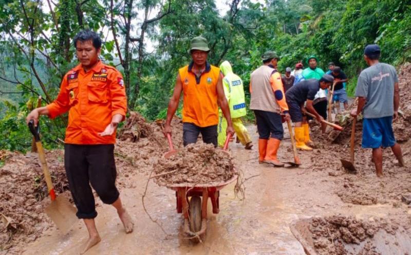 Tanah Longsor Terjang 3 Desa Di Kudus, Talud Tebing Ambrol Hingga Akses ...