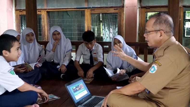 title Dari Bengkel Knalpot, Guru Ngaji Ini Sukses Bawa 4 Sekolah di Lamongan Berprestasi Dari Bengkel Knalpot, Guru Ngaji Ini Sukses Bawa 4 Sekolah di Lamongan Berprestasi