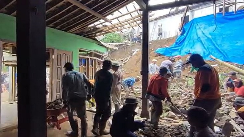 Talud Longsor Timpa Rumah di Boyolali hingga Rusak Parah