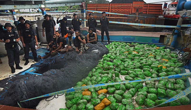 Penampakan 309 Paket Sabu Disembunyikan Dalam Kapal Nelayan di Merak - Bagian 3