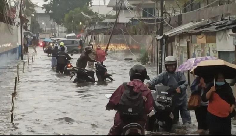 Hujan Deras Sejumlah Wilayah Di Kota Tangerang Banjir