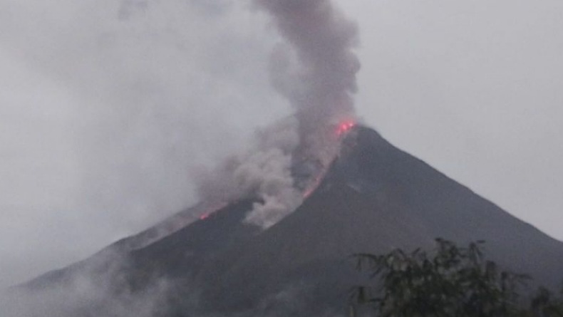PVMBG Minta Masyarakat Patuhi Radius Bahaya Gunung Karangetang