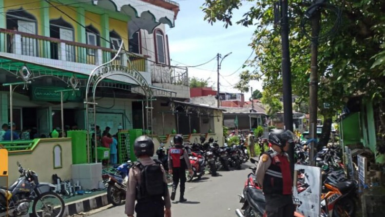 Ciptakan Rasa Aman saat Beribadah, Samapta Polresta Manado Lakukan Pengamanan di Masjid