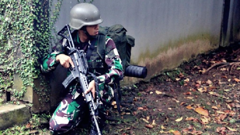 title TNI Kepung dan Geledah Rumah di Bukit Maryoto TNI Kepung dan Geledah Rumah di Bukit Maryoto