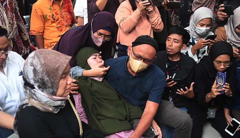 Irfan Widyanto Divonis 10 Bulan Penjara Kasus Brigadir J, Orang Tua Pingsan - Bagian 2