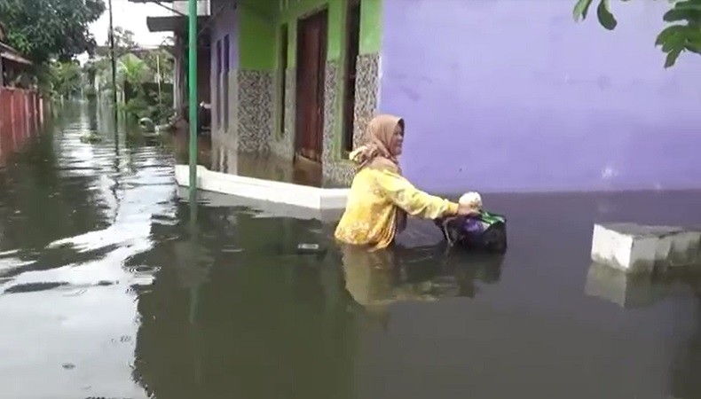 Banjir Pekalongan Kian Parah, Ketinggian Air 1 Meter, 500 Orang Mengungsi