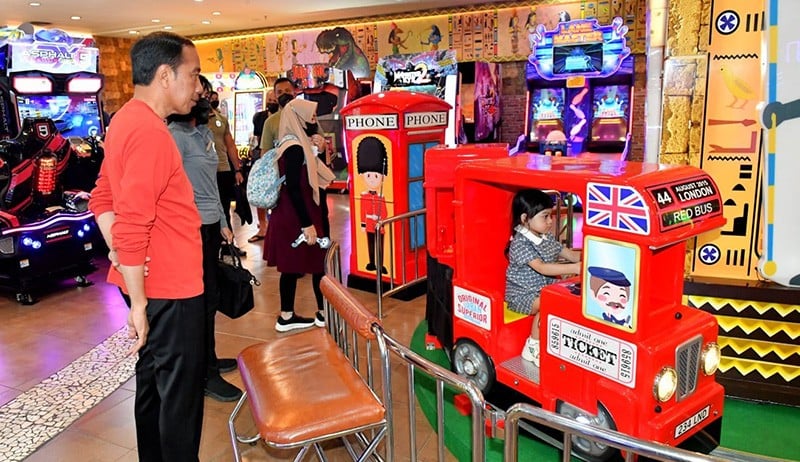Momen Presiden Jokowi Angon Cucu, Ikut Main Basket dengan Jan Ethes - Bagian 2