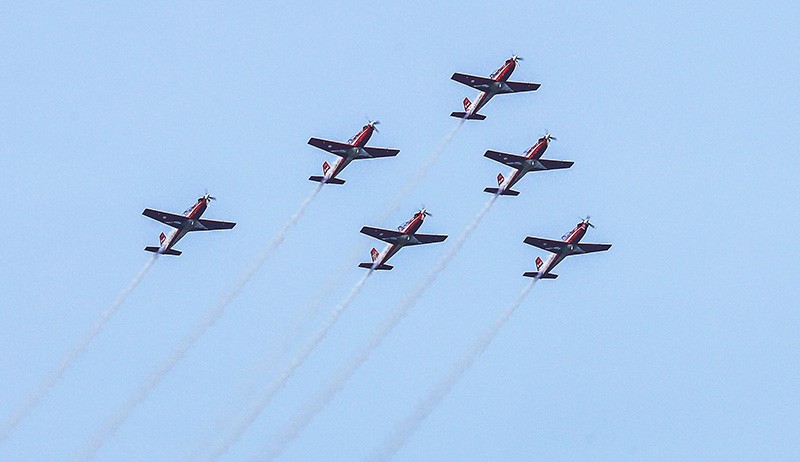 Melihat Manuver Jupiter TNI AU di Langit Danau Toba - Bagian 2