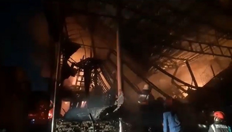 Kebakaran Gudang di Medan Dini Hari, Warga Panik Dengar Ledakan 