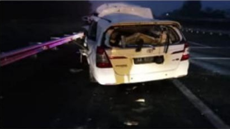 Kronologi Kecelakaan Mobil Tabrak Tronton di Tol Solo-Kertosono Tewaskan 4 Orang, Sopir Diduga Mengantuk