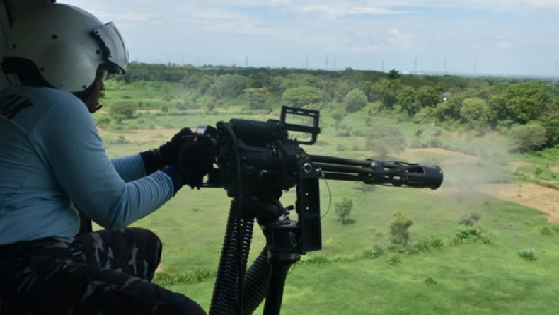 Danpuspenerbal Pantau Uji Tembak Gatling Gun M134 Helikopter Bell-412