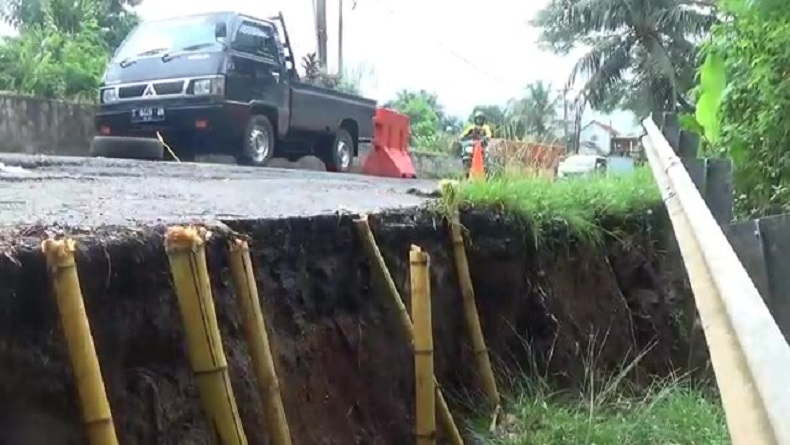 Jalur Wisata Purwakarta-Wanayasa Ambles, Kendaraan Wisatawan Antre Panjang