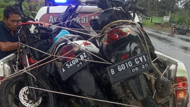 Mobil Avanza di Lampung Selatan Seruduk 3 Motor, 2 Orang Tewas