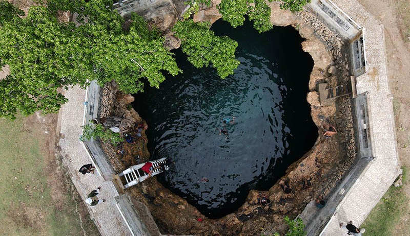 Indahnya Sumur Raksasa Berisi Air Asin di Donggala - Bagian 1