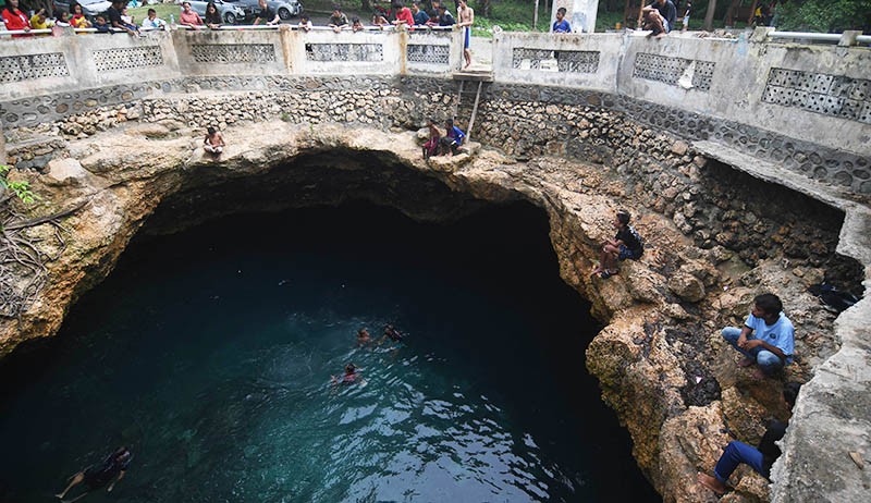 Indahnya Sumur Raksasa Berisi Air Asin di Donggala - Bagian 2