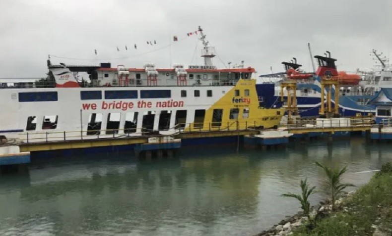 Kapal Tujuan Anambas dan Natuna Tunda Pelayaran akibat Gelombang Tinggi hingga 7 Meter 