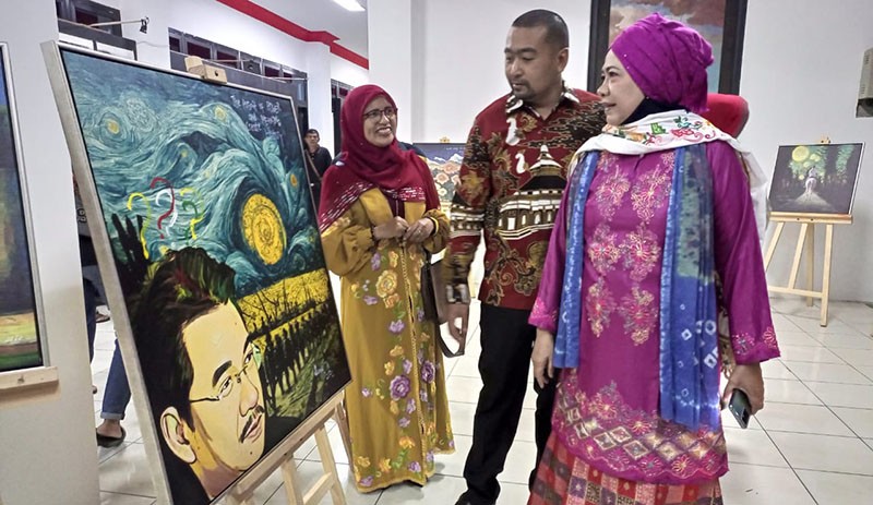 Lukisan Artificial Intelligence Denny JA Curi Perhatian di Pameran Karya Seni IMLF - Bagian 1