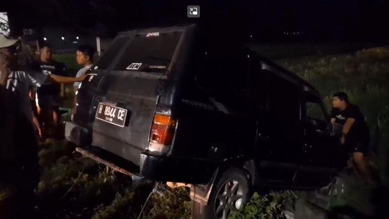 Isi Bensin di SPBU, Mobil Jalan Sendiri dan Tercebur ke Sawah