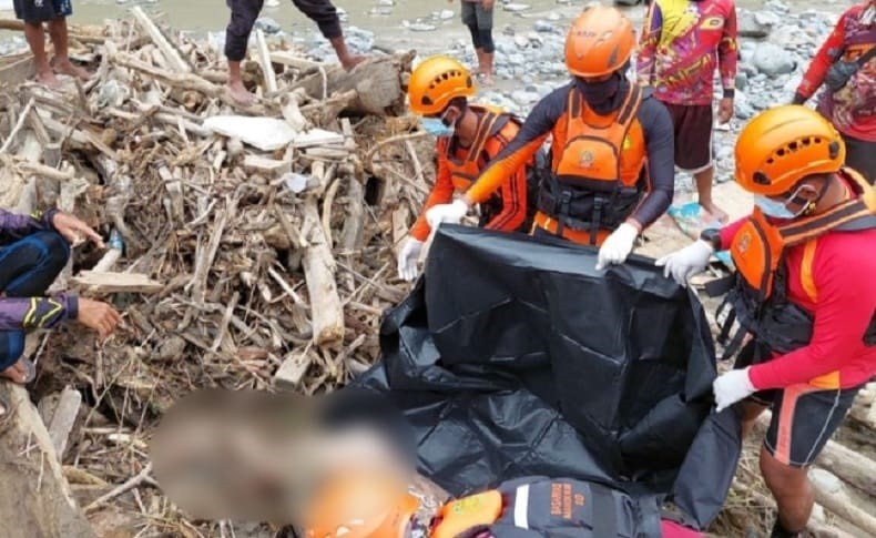 2 Pekerja Tambang Tewas Terseret Arus Sungai Wariori, 2 Masih Hilang 2 Pekerja Tambang Tewas Terseret Arus Sungai Wariori, 2 Masih Hilang